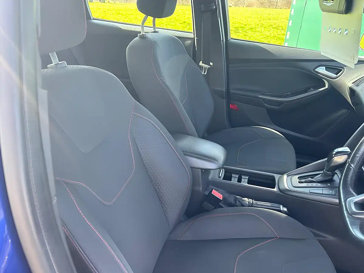 Used 2017 Ford Focus ST-Line Blue - Interior and Exterior details 10