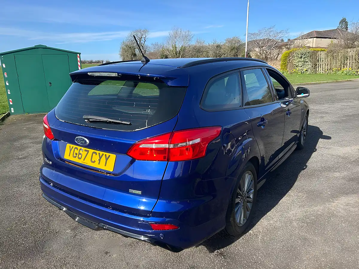 Used 2017 Ford Focus ST-Line Blue - Interior and Exterior details 6