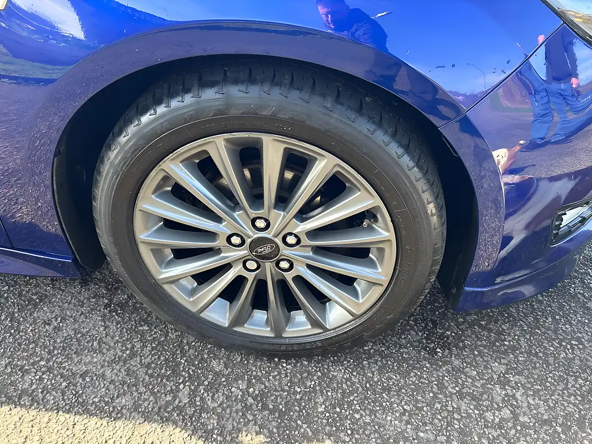 Used 2017 Ford Focus ST-Line Blue - Interior and Exterior details 7