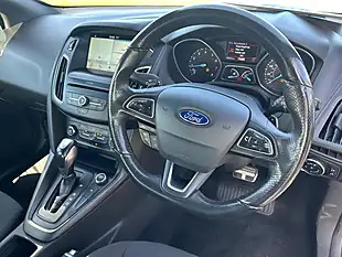 Used 2017 Ford Focus ST-Line Blue - Interior and Exterior details 9