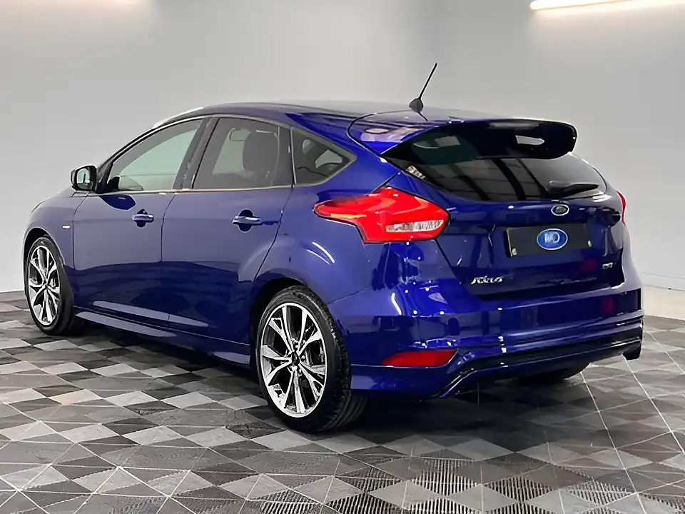 Used 2017 Ford Focus ST-Line Deep Impact Blue - Interior and Exterior details 11