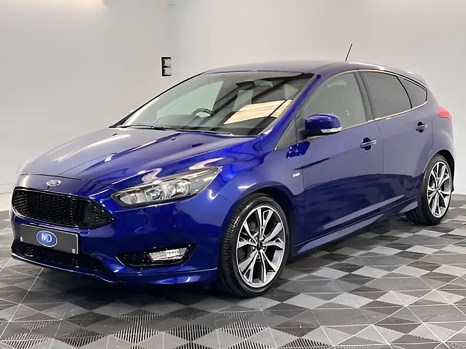 Used 2017 Ford Focus ST-Line Deep Impact Blue - Interior and Exterior details 13