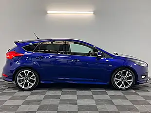 Used 2017 Ford Focus ST-Line Deep Impact Blue - Interior and Exterior details 3