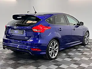 Used 2017 Ford Focus ST-Line Deep Impact Blue - Interior and Exterior details 5
