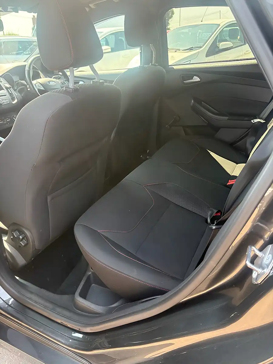 Used 2017 Ford Focus ST-Line Grey - Interior and Exterior details 6