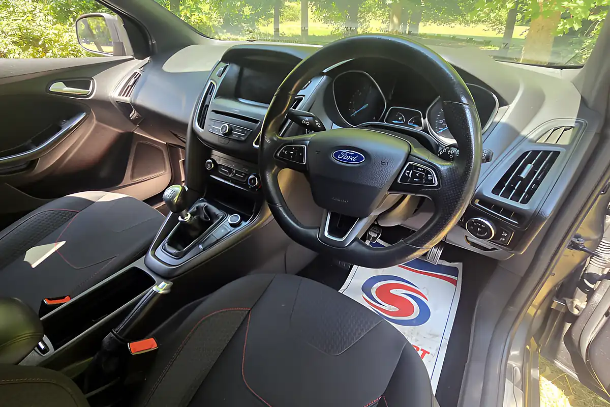 Used 2017 Ford Focus ST-Line Grey - Interior and Exterior details 16