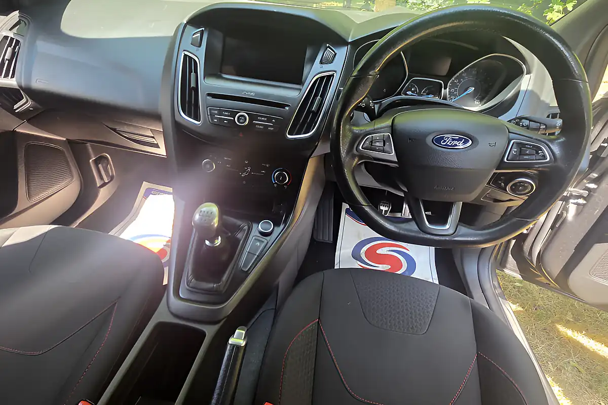 Used 2017 Ford Focus ST-Line Grey - Interior and Exterior details 17