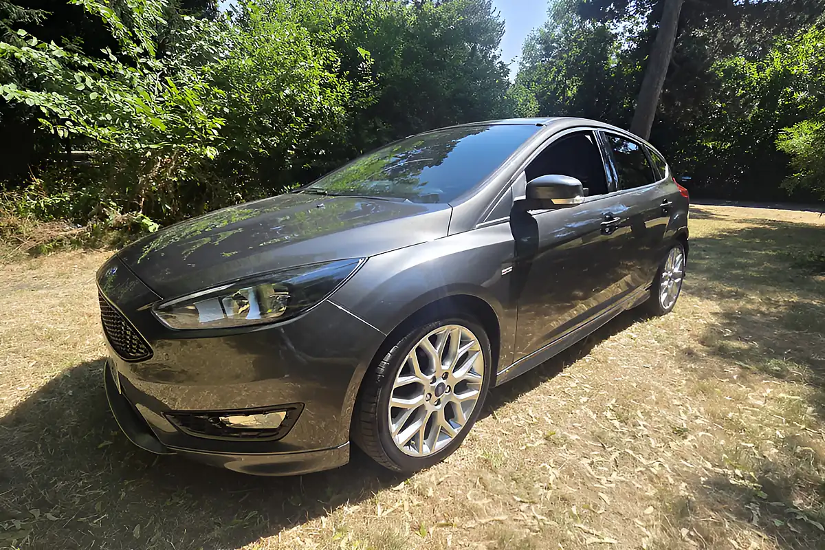 Used 2017 Ford Focus ST-Line Grey - Interior and Exterior details 3