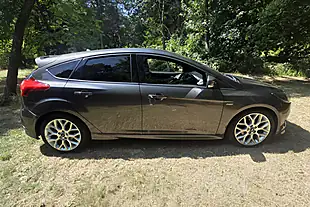 Used 2017 Ford Focus ST-Line Grey - Interior and Exterior details 4