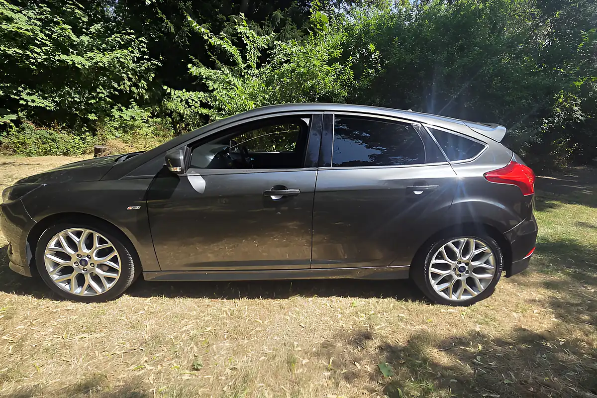 Used 2017 Ford Focus ST-Line Grey - Interior and Exterior details 5