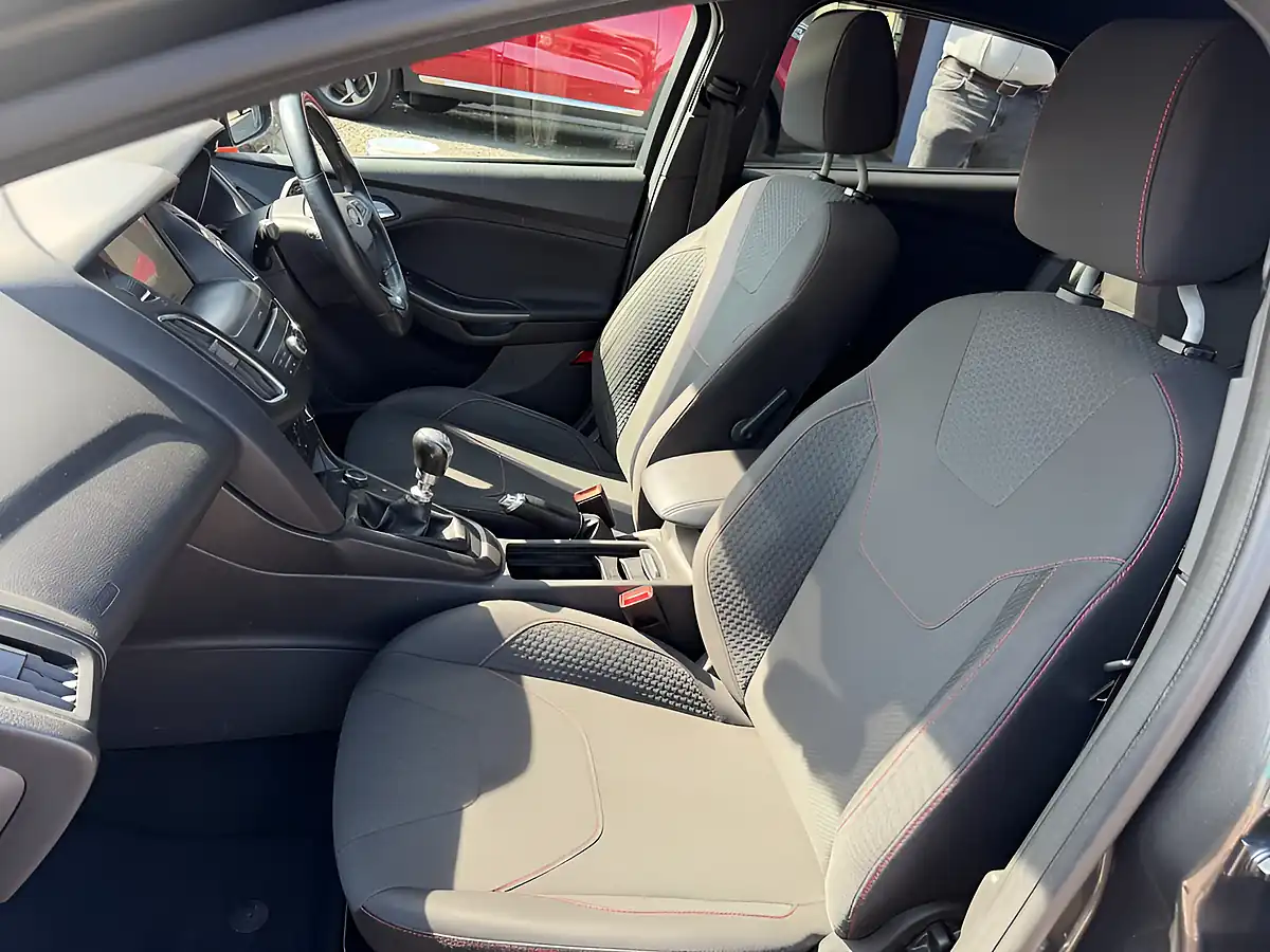 Used 2017 Ford Focus ST-Line Grey - Interior and Exterior details 12