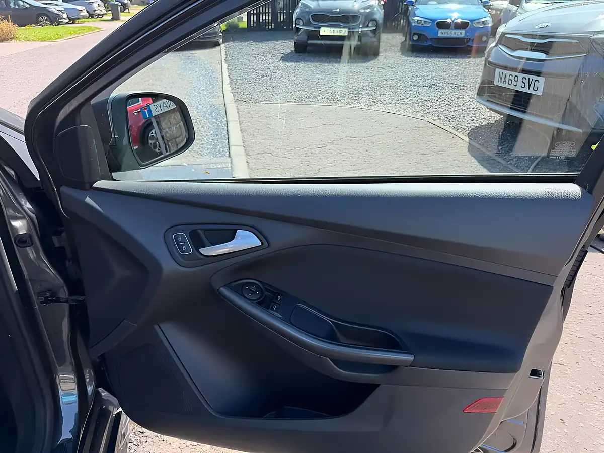 Used 2017 Ford Focus ST-Line Grey - Interior and Exterior details 13