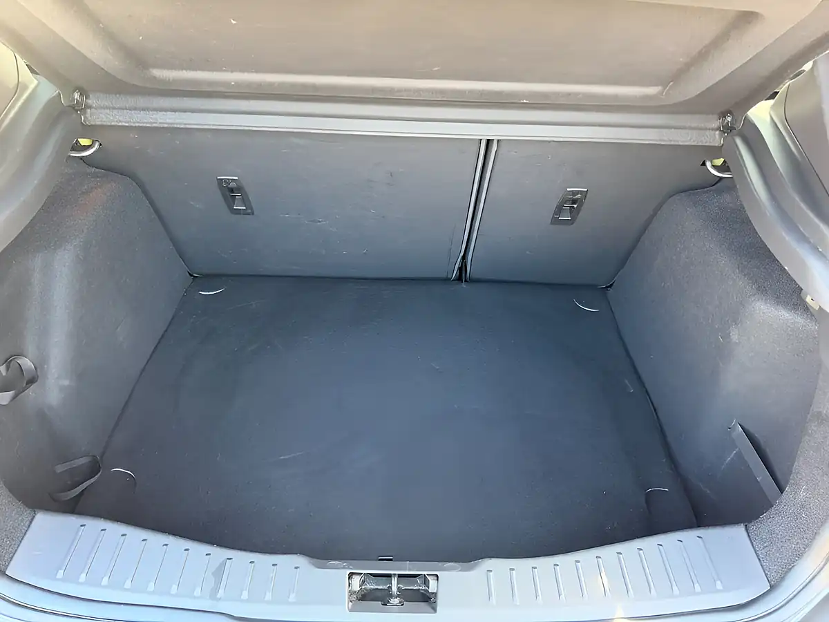 Used 2017 Ford Focus ST-Line Grey - Interior and Exterior details 16