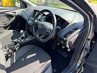 Used 2017 Ford Focus ST-Line Grey - Interior and Exterior details 8