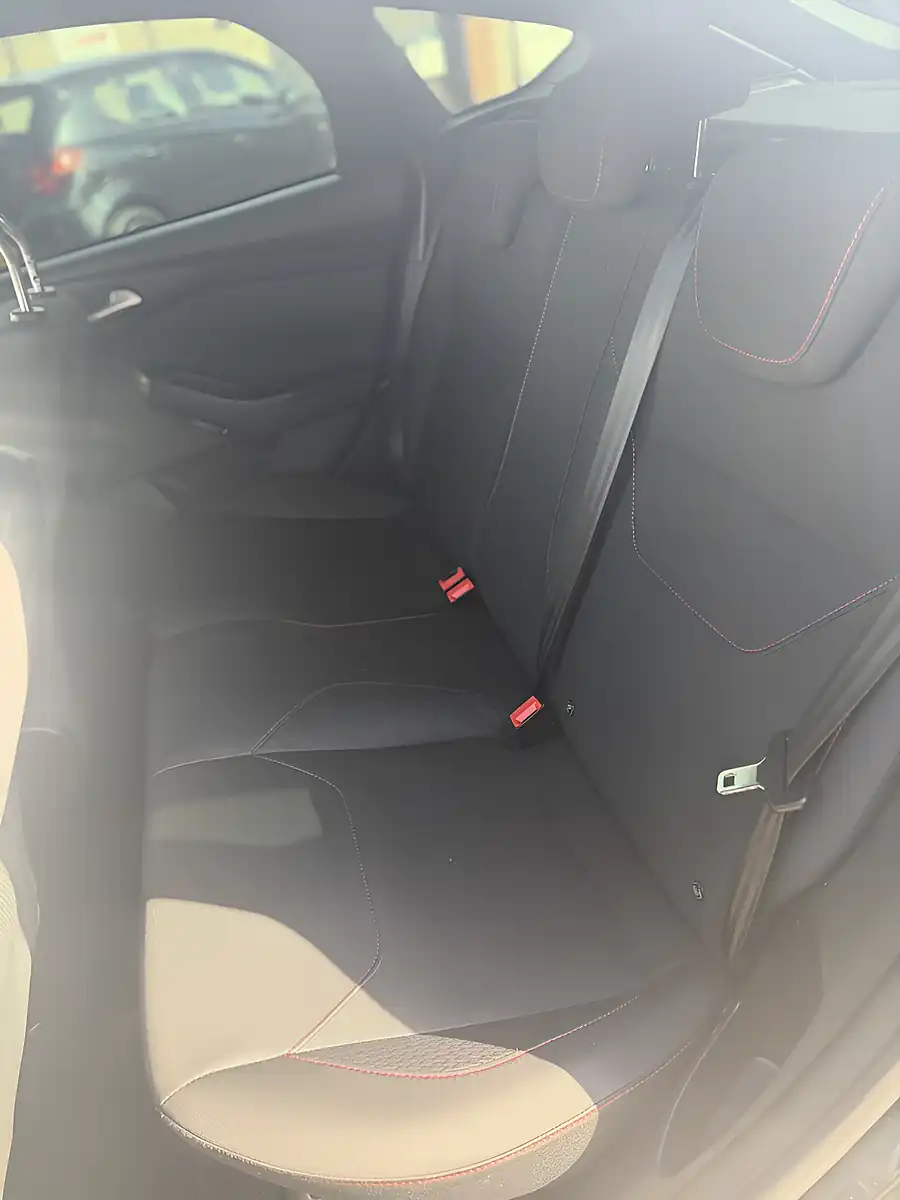 Used 2017 Ford Focus ST-Line Grey - Interior and Exterior details 10