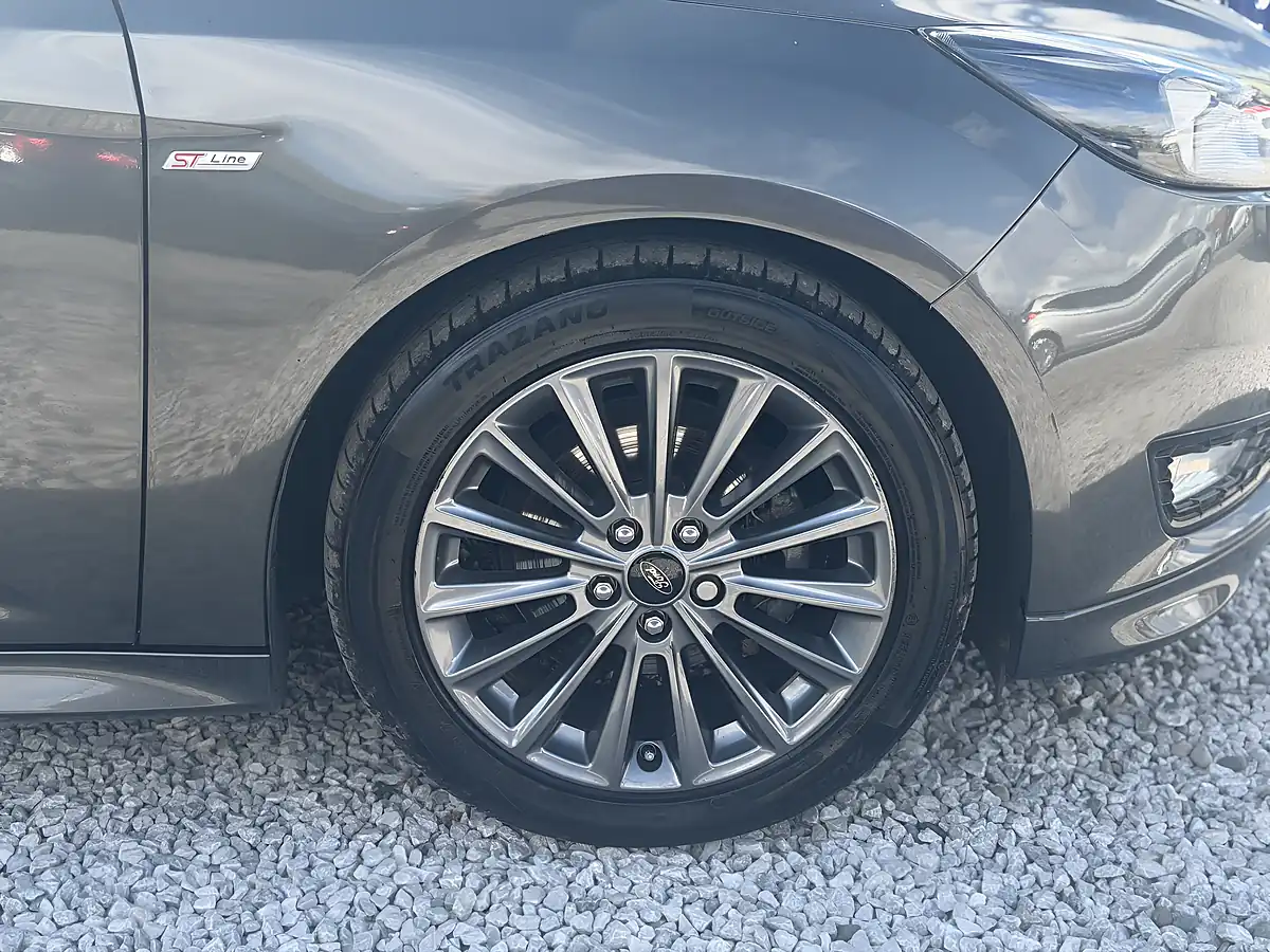 Used 2017 Ford Focus ST-Line Grey - Interior and Exterior details 11