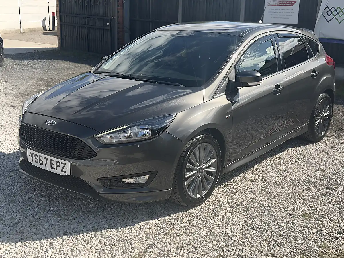 Used 2017 Ford Focus ST-Line Grey - Interior and Exterior details 3