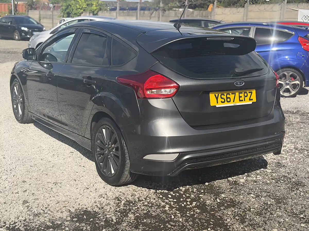 Used 2017 Ford Focus ST-Line Grey - Interior and Exterior details 5