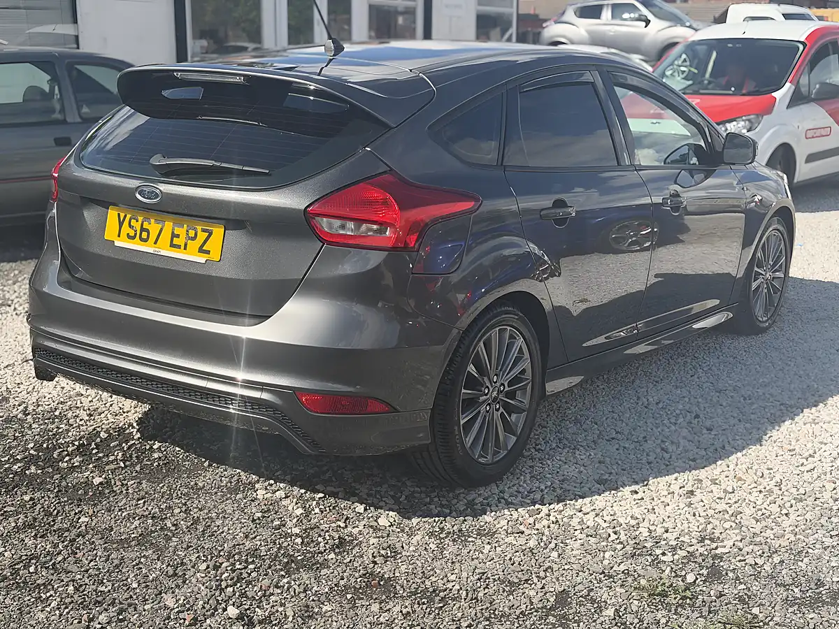 Used 2017 Ford Focus ST-Line Grey - Interior and Exterior details 6
