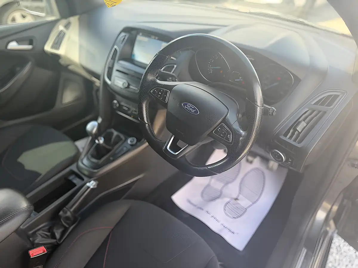 Used 2017 Ford Focus ST-Line Grey - Interior and Exterior details 8