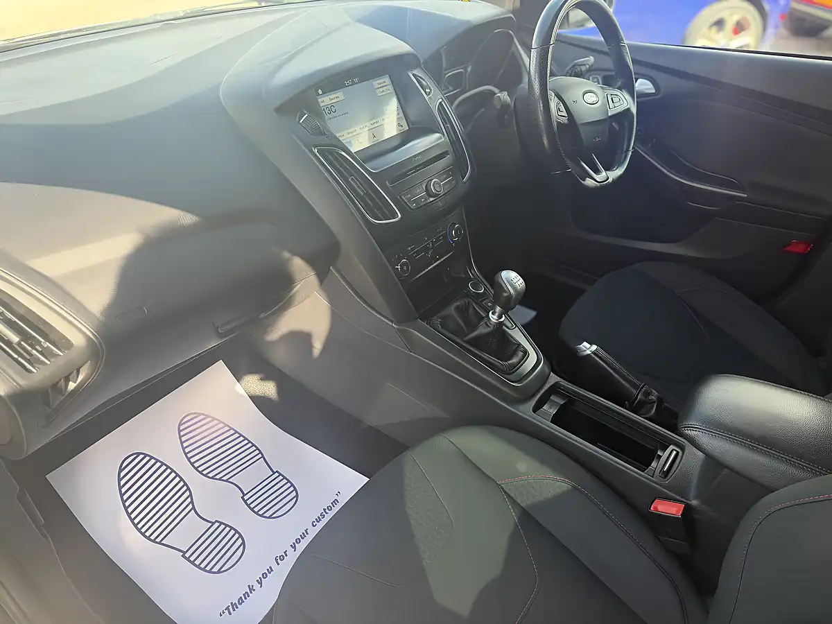 Used 2017 Ford Focus ST-Line Grey - Interior and Exterior details 9