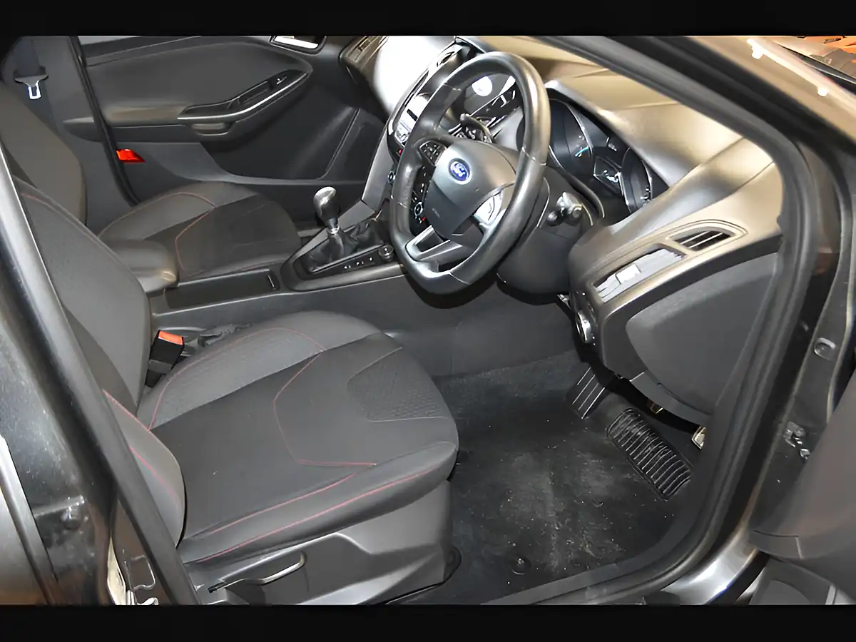 Used 2017 Ford Focus ST-Line Grey - Interior and Exterior details 10