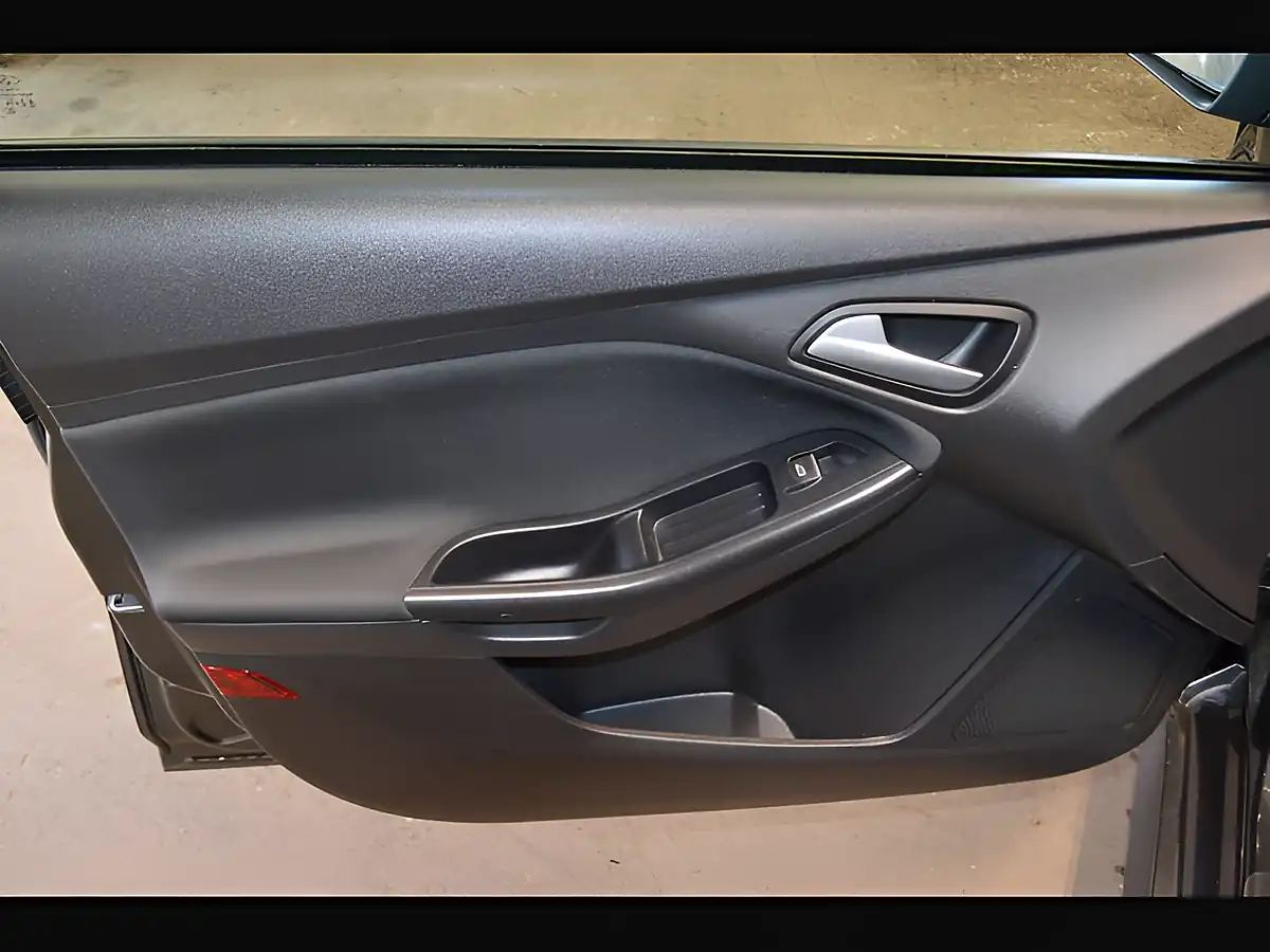 Used 2017 Ford Focus ST-Line Grey - Interior and Exterior details 12
