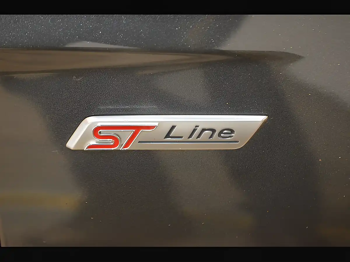 Used 2017 Ford Focus ST-Line Grey - Interior and Exterior details 16