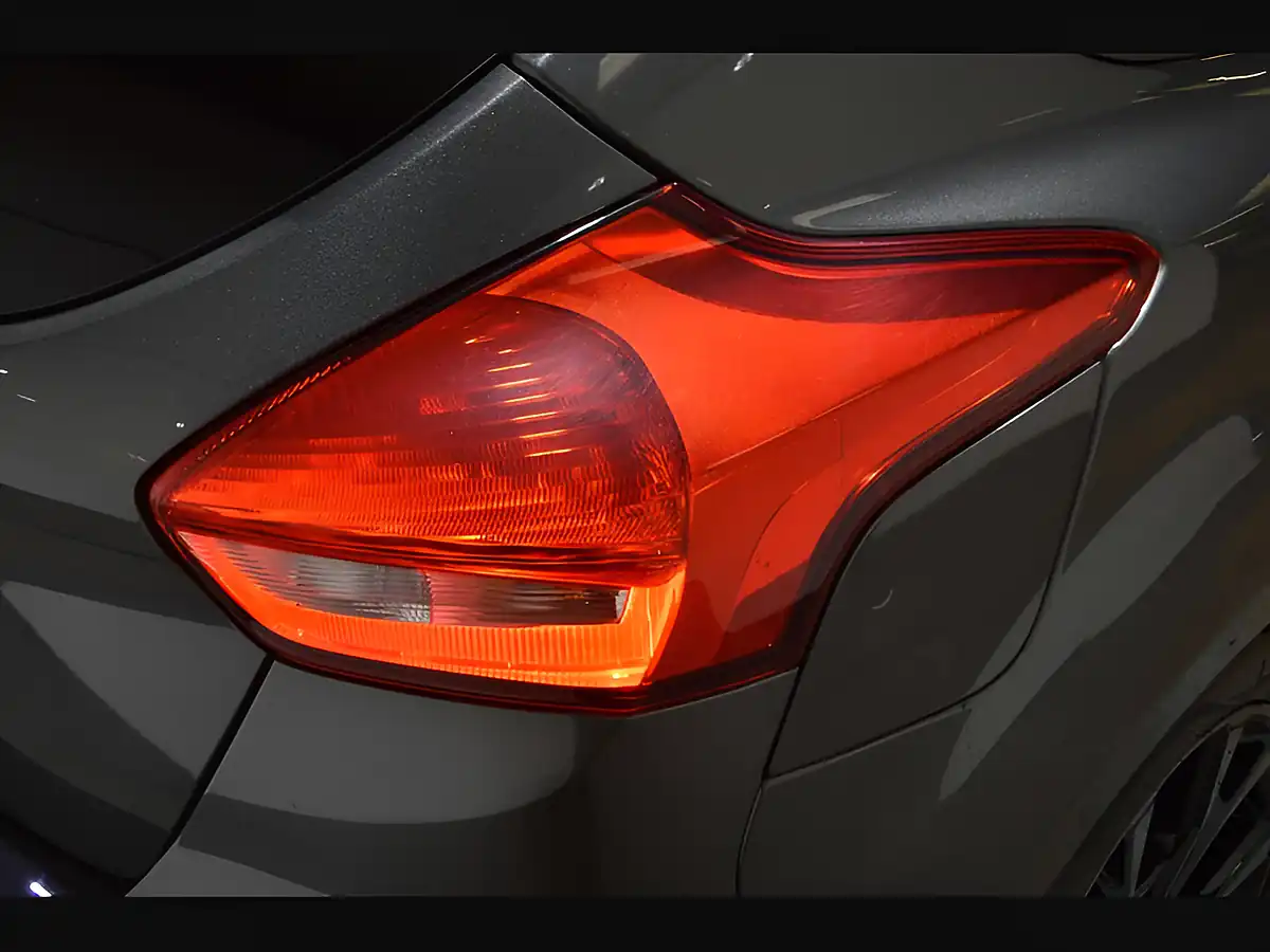 Used 2017 Ford Focus ST-Line Grey - Interior and Exterior details 17