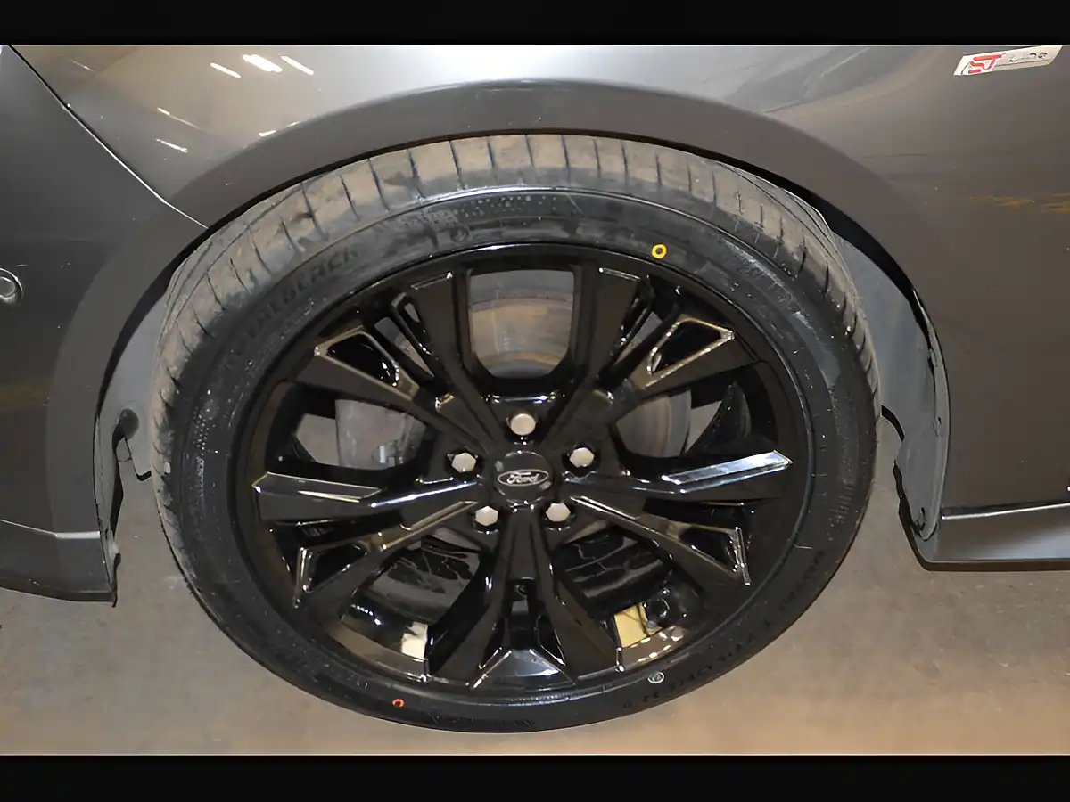 Used 2017 Ford Focus ST-Line Grey - Interior and Exterior details 20
