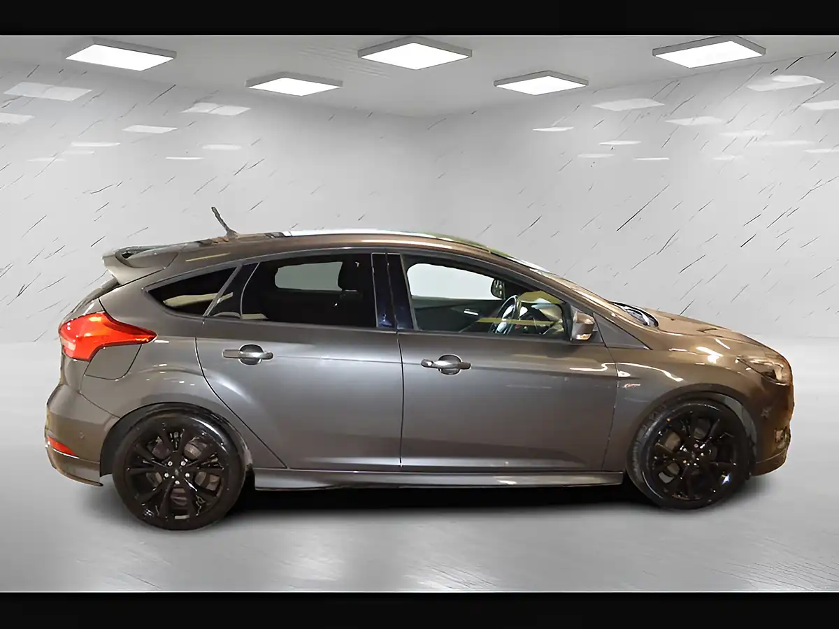 Used 2017 Ford Focus ST-Line Grey - Interior and Exterior details 5