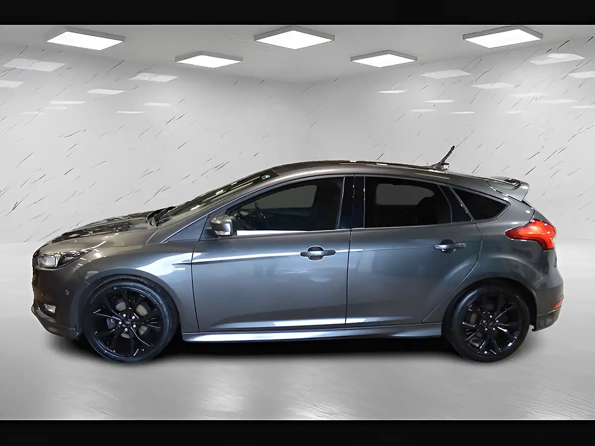 Used 2017 Ford Focus ST-Line Grey - Interior and Exterior details 9