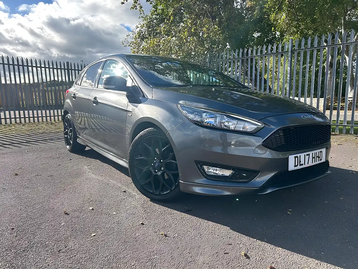 Used 2017 Ford Focus ST-Line Grey - Interior and Exterior details 2