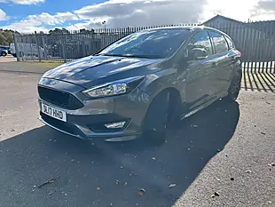 Used 2017 Ford Focus ST-Line Grey - Interior and Exterior details 4