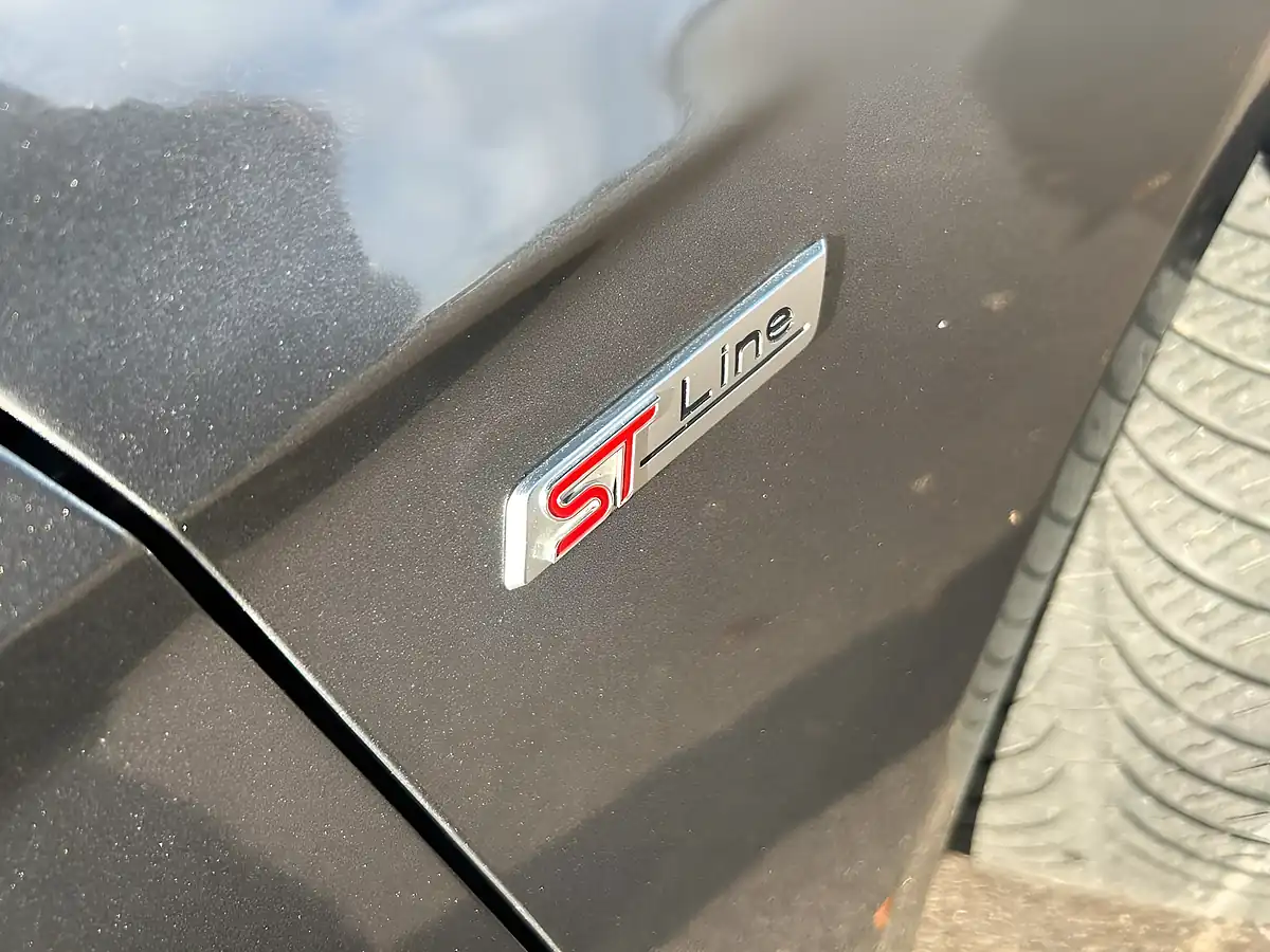 Used 2017 Ford Focus ST-Line Grey - Interior and Exterior details 6