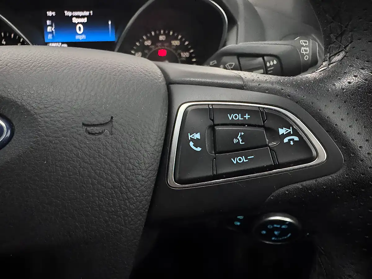 Used 2017 Ford Focus ST-Line Molten Orange - Interior and Exterior details 15