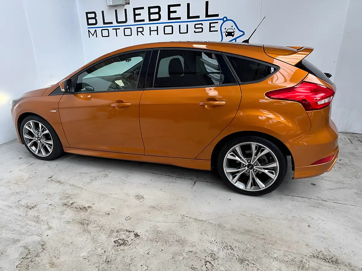 Used 2017 Ford Focus ST-Line Molten Orange - Interior and Exterior details 6