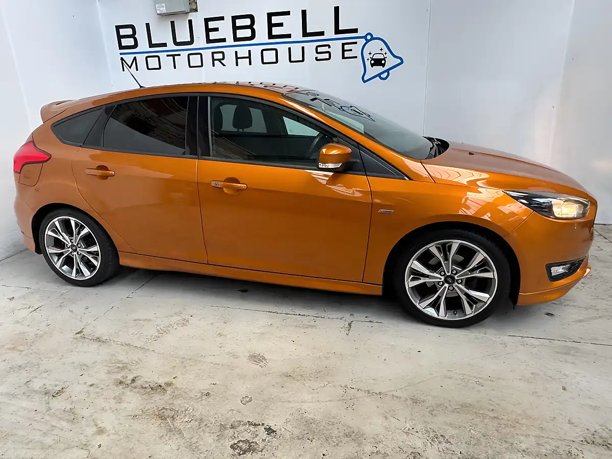 Used 2017 Ford Focus ST-Line Molten Orange - Interior and Exterior details 7