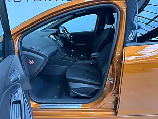 Used 2017 Ford Focus ST-Line Molten Orange - Interior and Exterior details 9
