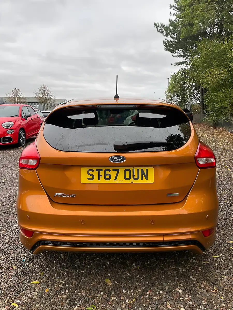 Used 2017 Ford Focus ST-Line Orange - Interior and Exterior details 10