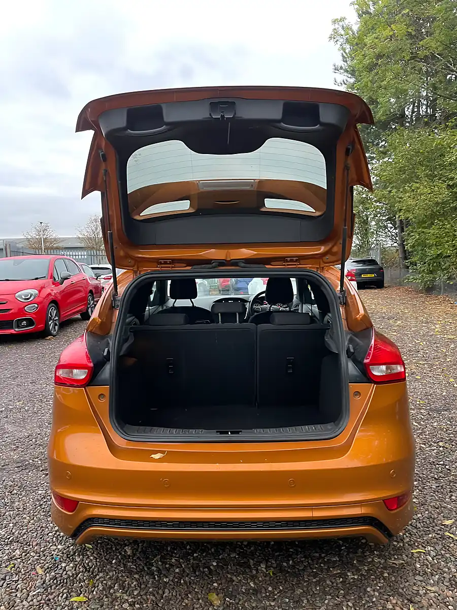 Used 2017 Ford Focus ST-Line Orange - Interior and Exterior details 11