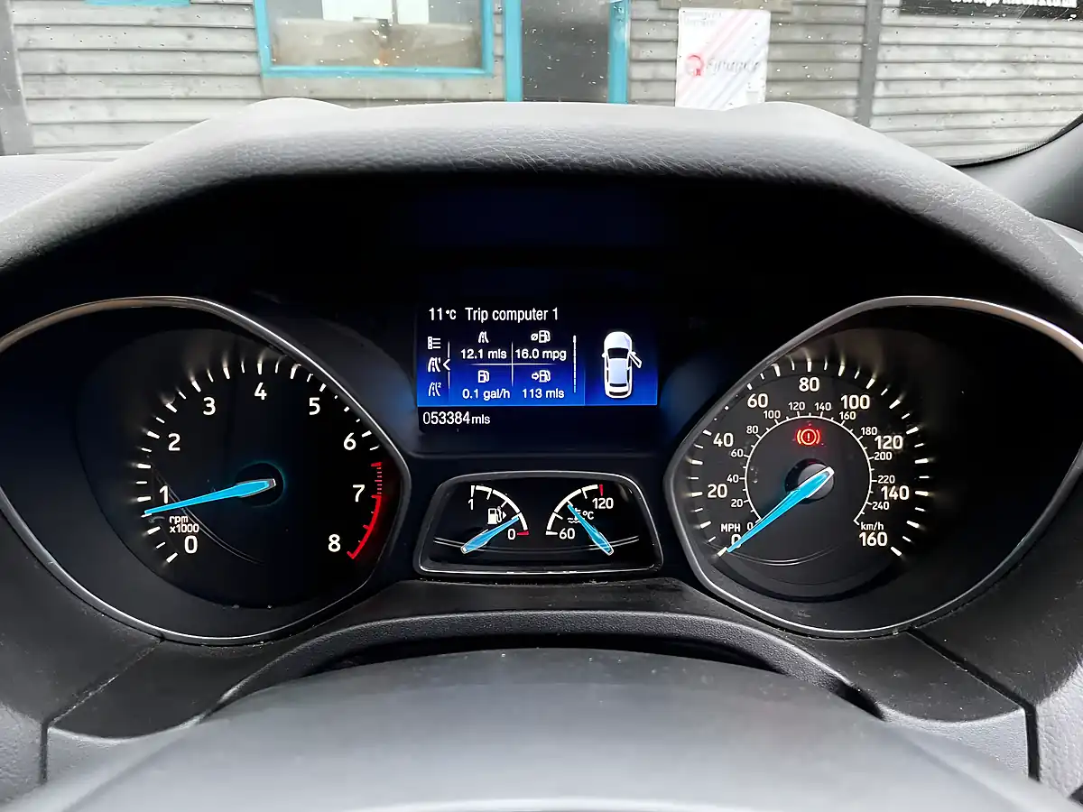 Used 2017 Ford Focus ST-Line Orange - Interior and Exterior details 12