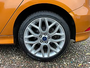 Used 2017 Ford Focus ST-Line Orange - Interior and Exterior details 14