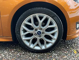 Used 2017 Ford Focus ST-Line Orange - Interior and Exterior details 15