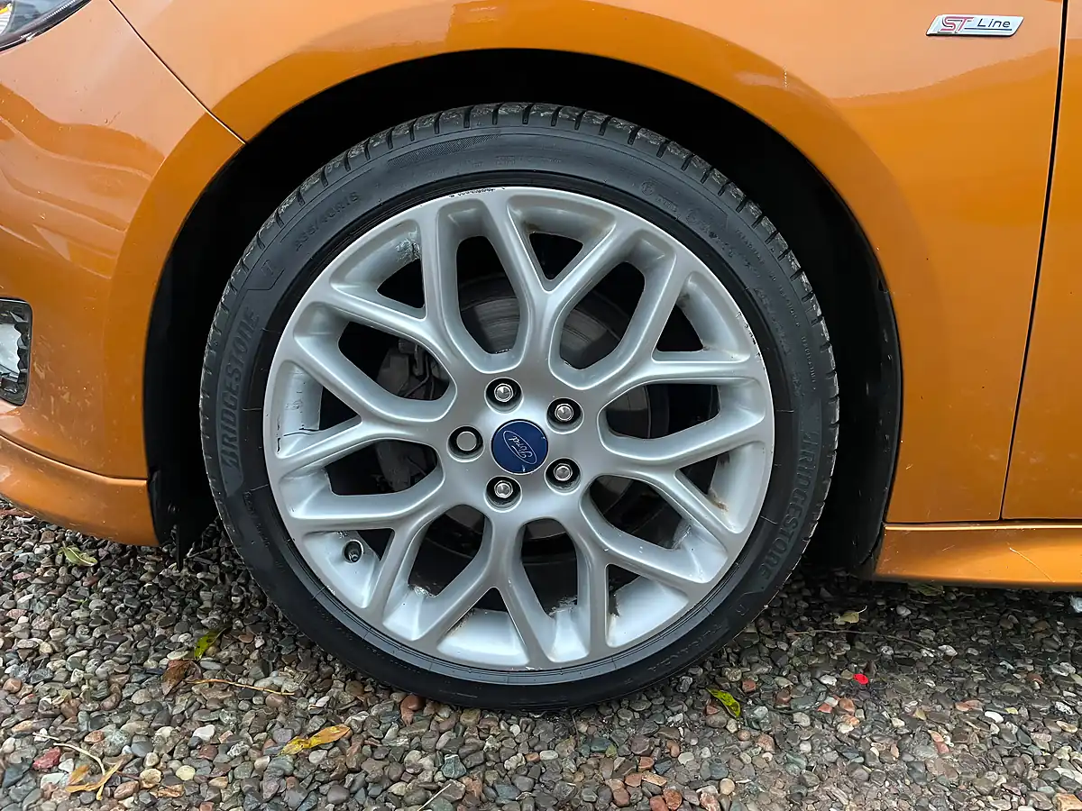 Used 2017 Ford Focus ST-Line Orange - Interior and Exterior details 16