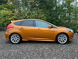 Used 2017 Ford Focus ST-Line Orange - Interior and Exterior details 5