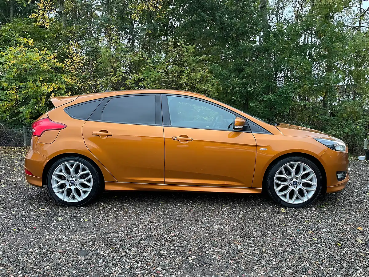 Used 2017 Ford Focus ST-Line Orange - Interior and Exterior details 5