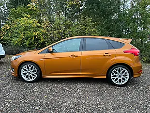 Used 2017 Ford Focus ST-Line Orange - Interior and Exterior details 6
