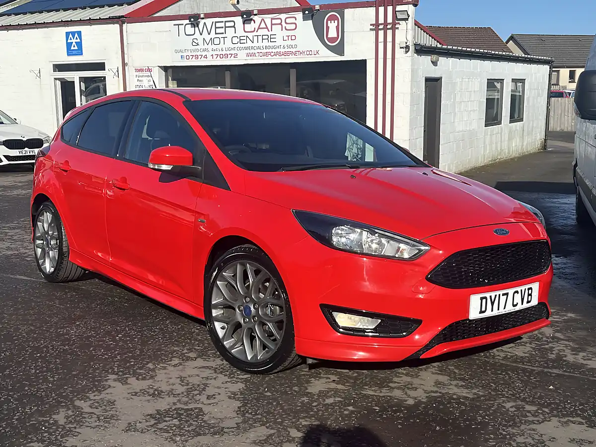 Used 2017 Ford Focus ST-Line Race Red - Front View