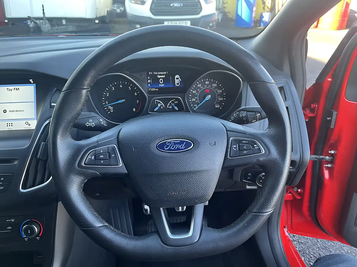 Used 2017 Ford Focus ST-Line Race Red - Interior and Exterior details 14